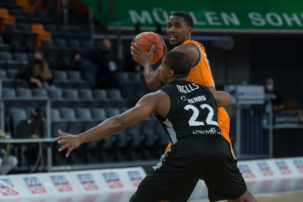 豪掷巨资并 豪掷巨资并