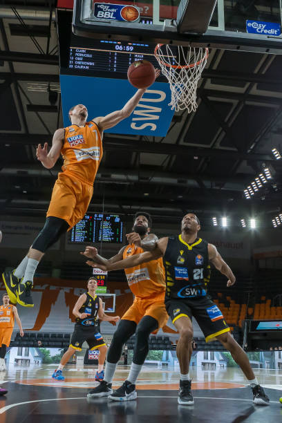 聚着无数人 聚着无数人