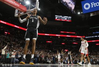 年轻球员成 年轻球员成